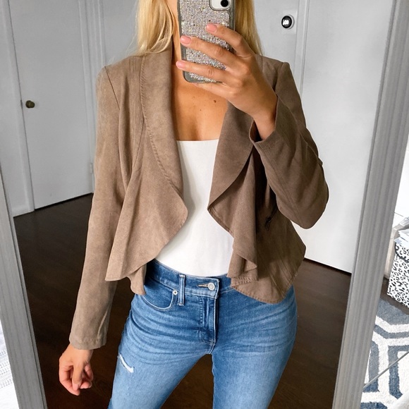 Vivance Jackets & Blazers - 🍂 VIVANCE COLLECTION FAUX SUEDE TAN LOOSE RUFFLE BLAZER JACKET!